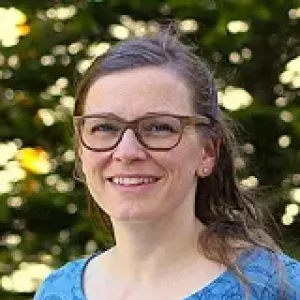 Portrait of FH-Prof. Daniela Huber, Ph.D. M.Sc. M.A. B.Sc.