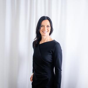 Portrait of Mag. Petra Fizimayer, MBA
